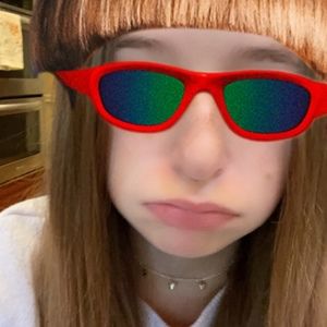 Meet your Posher, Elise